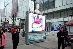 元亨光電廣(guǎng)告屏成都步行街登臺(tái),將靚麗進(jìn)行到底